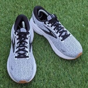 Mens sports shoes